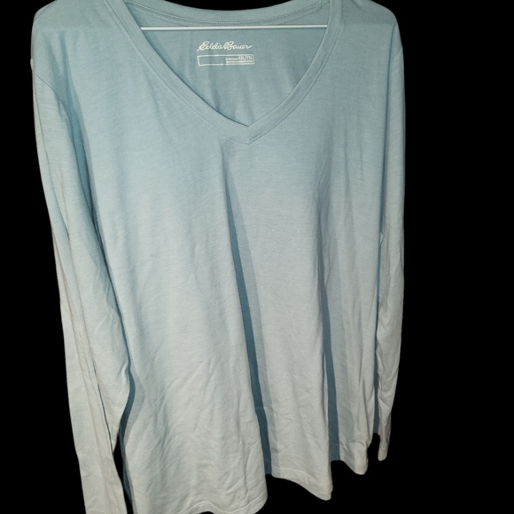 New  Eddie Bauer long sleeve vneck - Picture 2 of 5